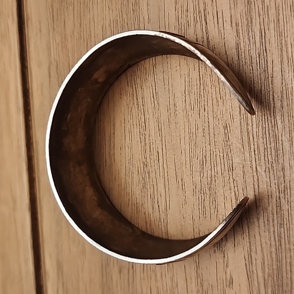 Silver colored floral bangle - Picture 4 of 5